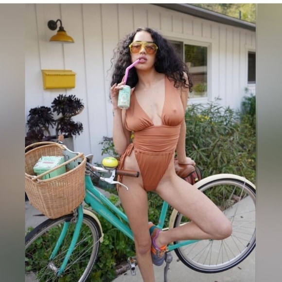 NWT We Are Hah Cut To The Chase One Piece Swimsuit Size XS - Picture 4 of 7